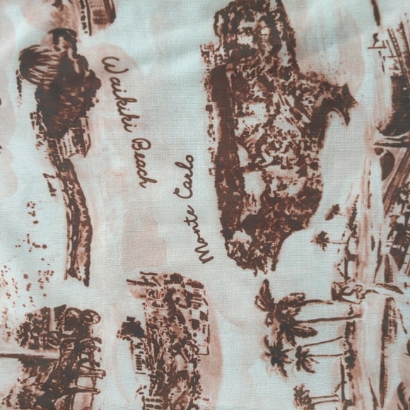 Sheer Wanderlust Top with Thumb Holes (Purchased in the Netherlands 🇳🇱) - Picture 4 of 6